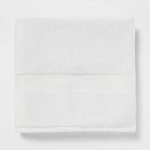 lot 2 image: Performance Plus Bath Towel - Threshold White