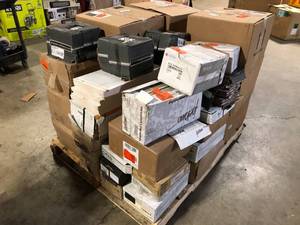 Pallets with Assorted ceramic Tiles various Sizes and conditions Customer Returns See Pictures
