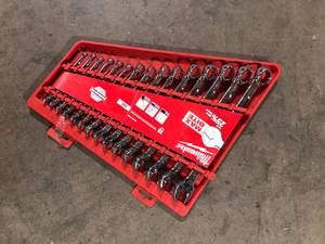 Milwaukee Combination SAE Wrench Mechanics Tool Set (15-Piece) Customer Returns See PictureMilwaukee Combination SAE Wrench Mechanics Tool Set (15-Piece) Customer Returns See Picture