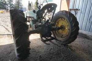 lot 2 image: 1946 John Deere B