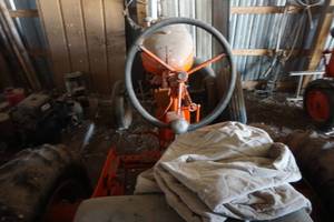 lot 4 image: Allis-Chalmers (B)