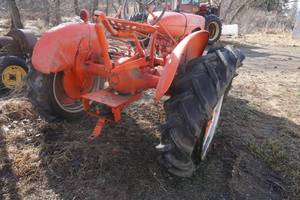 lot 15 image: WC Allis Chalmers Parts Tractor Only
