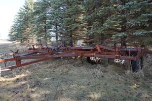 lot 20 image: 24 ft Willrich Chisel Plow