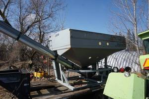 lot 21 image: Model 290 Convey-All
