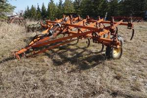 lot 22 image: 10 ft Case Field Cultivator