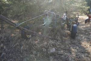 lot 24 image: John Deere 514 Pull Type Plow