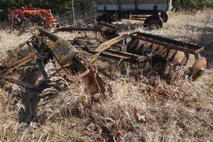 lot 25 image: International 8 ft Tandem Disc