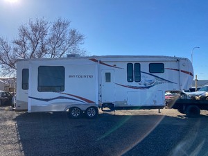 lot 3 image: 2006 Heartland Big Country 5th Wheel Camper