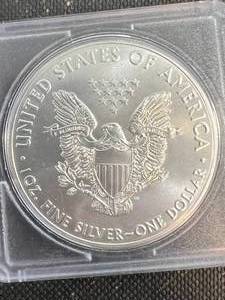2017 AMERICAN SILVER EAGLE 1 TROY OZ .999 FINE SILVER UNC IN CASE