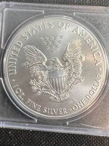 2016 AMERICAN SILVER EAGLE 1 TROY OZ .999 FINE SILVER UNC IN CASE