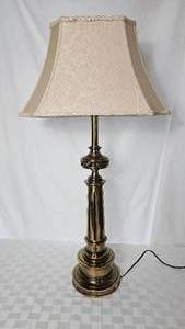 lot 1 image: Vintage Stiffel Brass Table Lamp