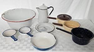 lot 8 image: Vintage Enamelware Collection