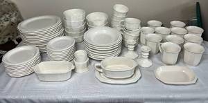 lot 4 image: Pfaltzgraff Heritage White Dinnerware Set