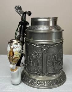 lot 6 image: Vintage Hunters Bavarian Pipe and Pewter Beer Stein with Flat Lid