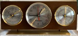 lot 9 image: Vintage Modernist Jason Empire Walnut Wood Desk Table Clock