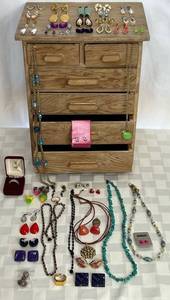 lot 42 image: Jewelry Box and assorted jewelry- necklaces, earrings, rings