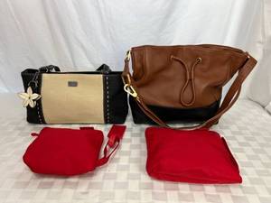 lot 45 image: Womans Purse and tote lot - Baggallini, Perlina, and Relic