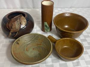 lot 20 image: Pottery Collection - 5 Beautiful Pieces