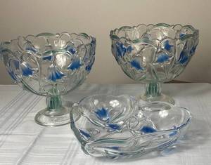 lot 22 image: Mikasa Bluebell Florals Footed Bowls and Heart Dish
