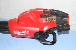 Milwaukee M18 FUEL Dual Battery Ergonomic & Durable Blower - Model 2824-20
