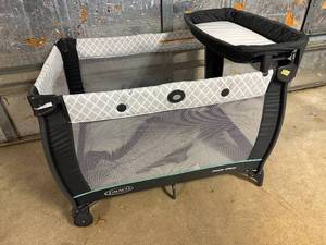 Graco Folding Pack and Play with Top and Changing Table