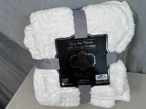 New Faux Fur Throw Blanket with Sherpa Reverse