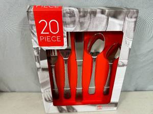 New 20 Piece Dinner  Flatware Set