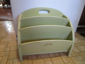 lot 39 image: Magazine Stand