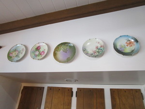 lot 43 image: Collector Plates