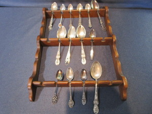 lot 45 image: Spoons & Rack