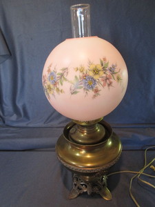 lot 55 image: B&H Parlor Lamp