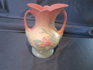 lot 81 image: Hull Vase