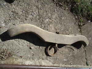 lot 261 image: Primitive Neck Yoke  Oxen Yoke