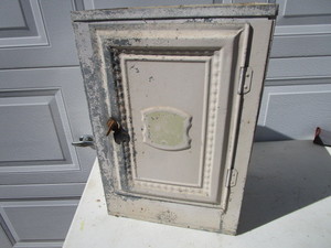 lot 277 image: Metal Breadbox