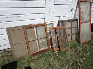 lot 293 image: Salvage Windows & Screens