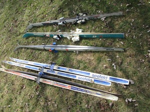 lot 321 image: Cross Country And Downhill Skis