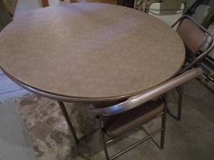 lot 337 image: Cosco Card Table & 6 Chairs