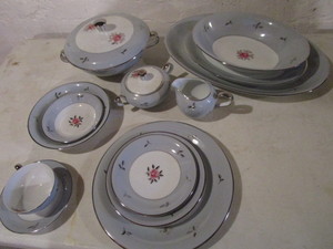 lot 345 image: Seyei Dinnerware