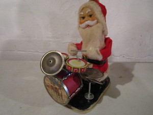 lot 351 image: Antique Drumming Santa