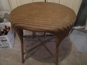 lot 354 image: Wicker Round Table