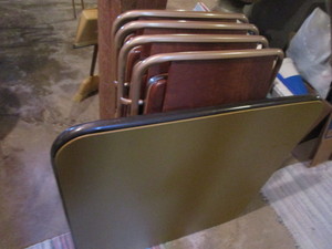 lot 375 image: Cosco Card Table & chairs