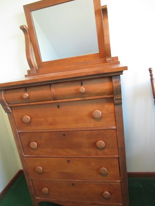 lot 63 image: Dresser w Swing Mirror