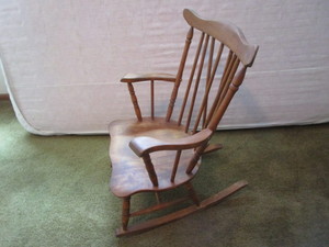 lot 65 image: Childs Rocker