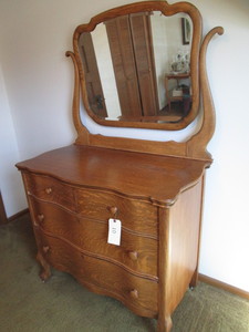 lot 10 image: Dresser with Mirror
