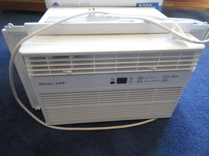 lot 67 image: AC Window Unit