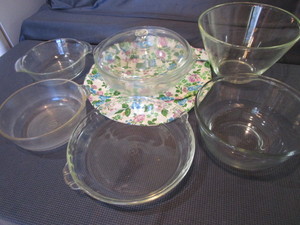 lot 139 image: Fire King, AH, Pyrex