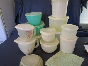 lot 140 image: Tupperware