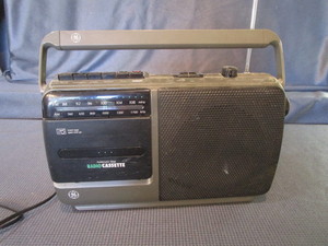 lot 141 image: GE AmFm Cassette Player