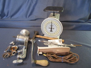 lot 149 image: Universal #2 Grinder, GE Knife, Hansen Scale