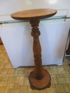 lot 153 image: Vintage Oak Fern Stand